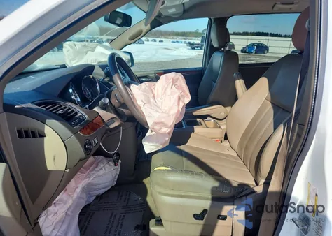 2016 Chrysler Town & Country Touring z USA, uszkodzony, nr VIN 2C4RC1BG0GR245699